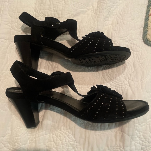 Gorgeous Ara sandals. Kid suede so incredibly soft and comfy. Size 10 US - Picture 9 of 10